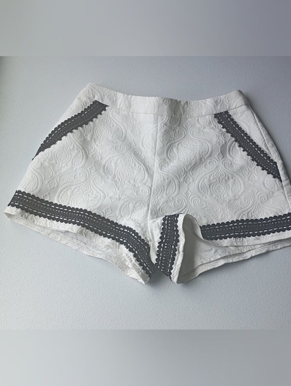 Women's Blithe White High-Waist Embossed Shorts with Black Lace Trim Size Small